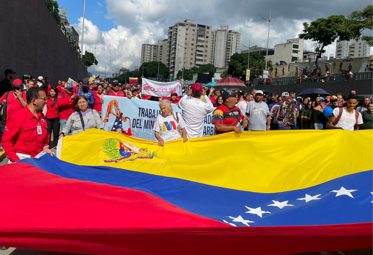 CONMEMORANDO EL LEGADO DE CHÁVEZ: TRABAJADORES DE DUCOLSA MARCHARON POR LA VICTORIA POPULAR DEL 27 DE JULIO