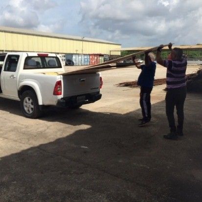 DUCOLSA ENTREGÓ MATERIALES PARA EL ACONDICIONAMIENTO DE ESCUELAS EN EL MUNICIPIO LAGUNILLAS